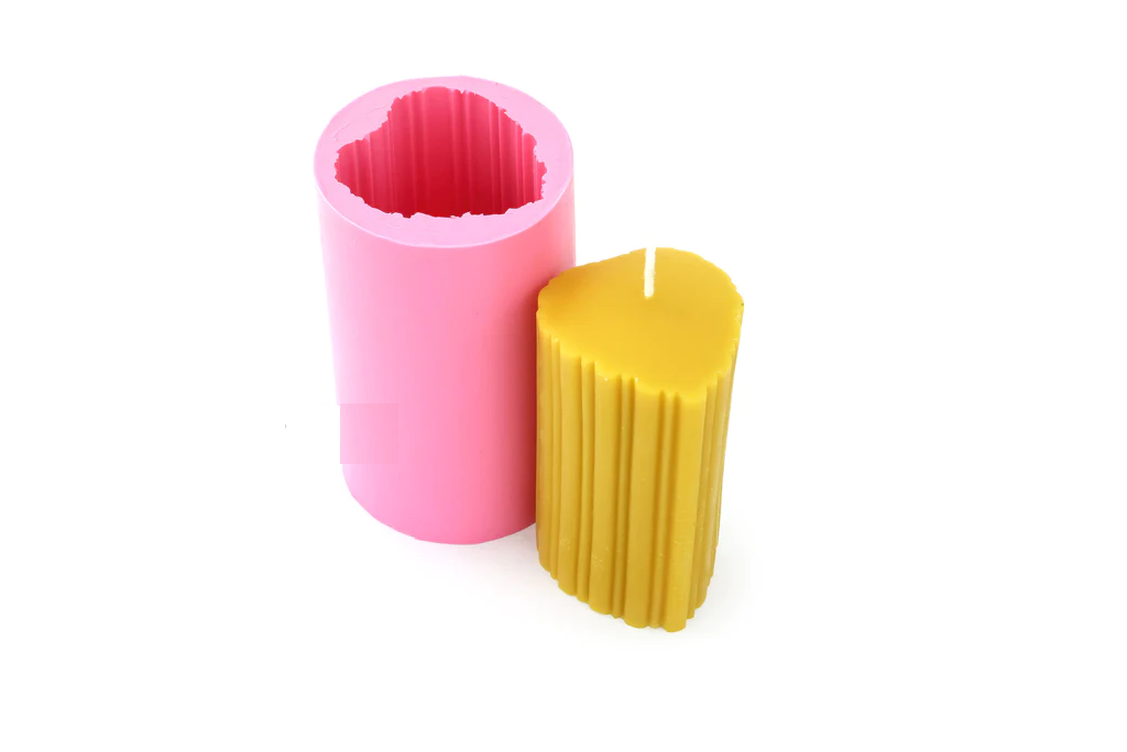 Moule à bougie en forme de cœur cannelé 2,3" x 4"